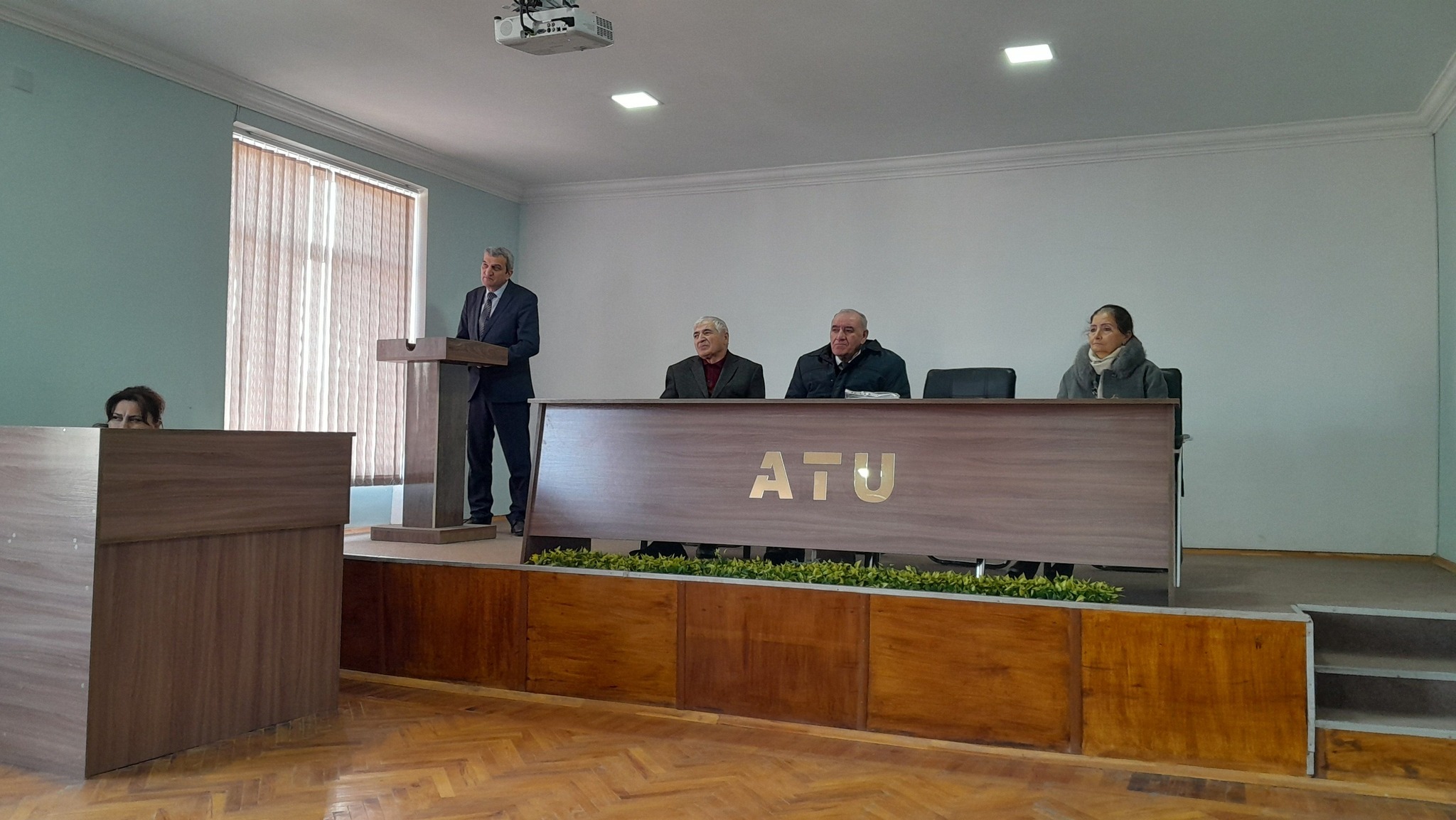 YSML fakültəsində müəllimlərlə görüş keçirilib