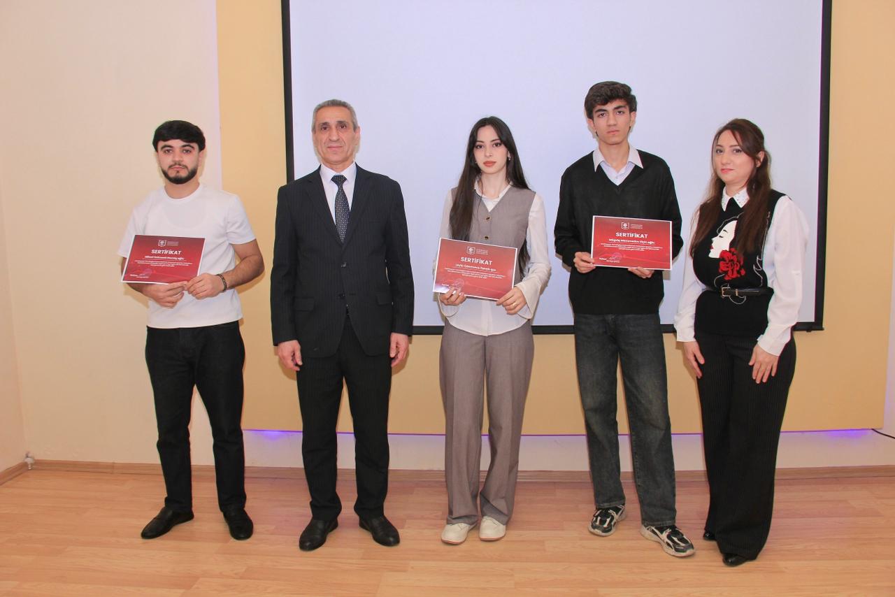 İngilis dili təlimlərinin fəal iştirakçıları təltif edilib