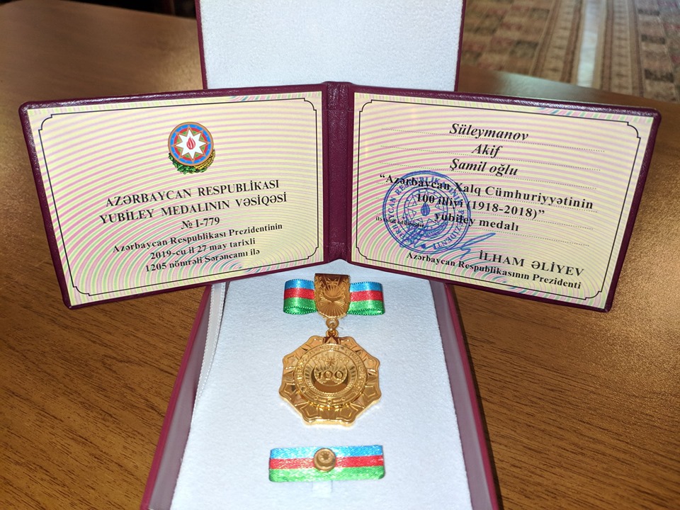 Rektor AXC 100 illiyi medalı ilə təltif olunub