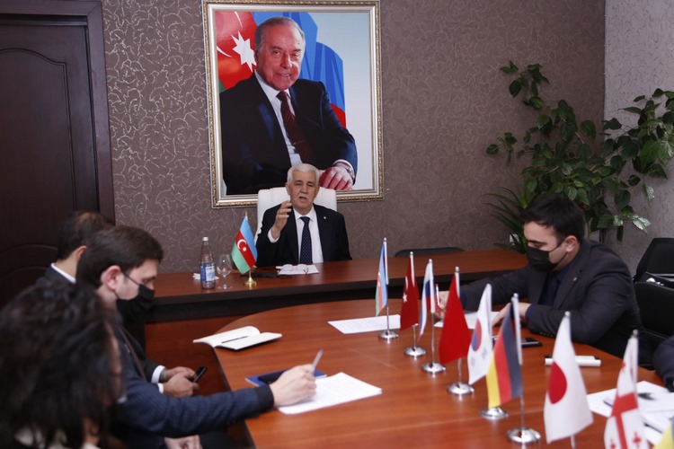 Rektordan humanist addım
