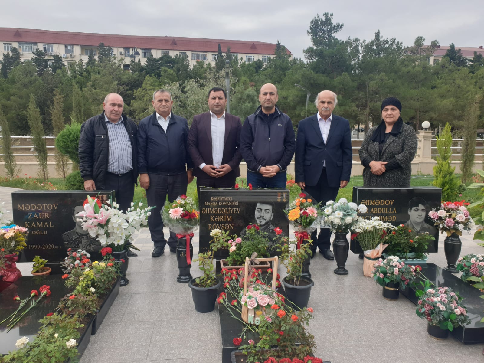 Azərbaycan Texnologiya Universitetinin rəhbərliyi və əməkdaşları şəhid məzun və tələbələrin məzarlarını və ailələlərini ziyarət ediblər